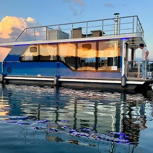 https://nena-lake-loft.find-berlin-hotels.com